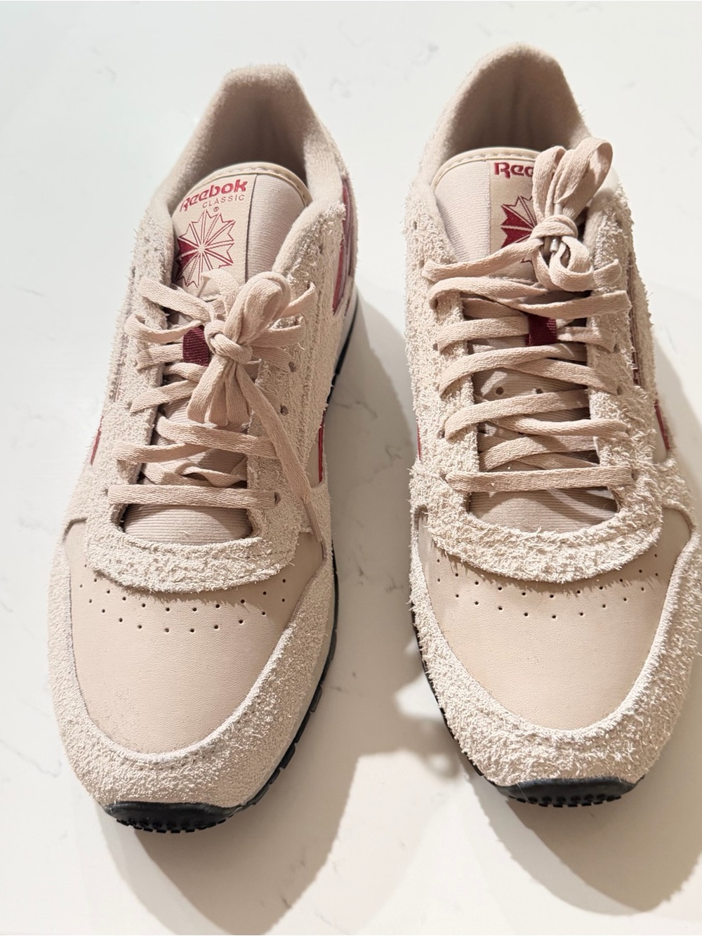 Reebok Mens size 11 Classic Suede Sneakers - Beige with Maroon Detail